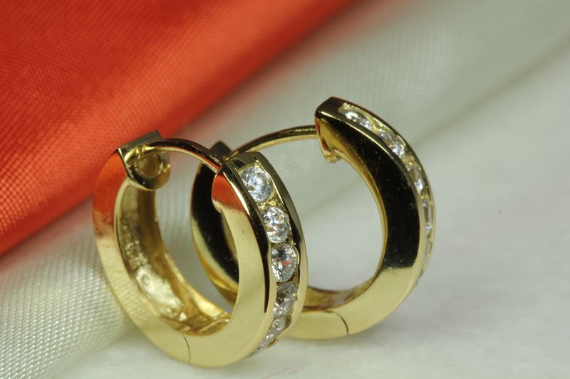 10K GOLD PLATED 925 STERLING SILVER HUGGIE HOOP EARRING 7 ROUND STONES EACH
