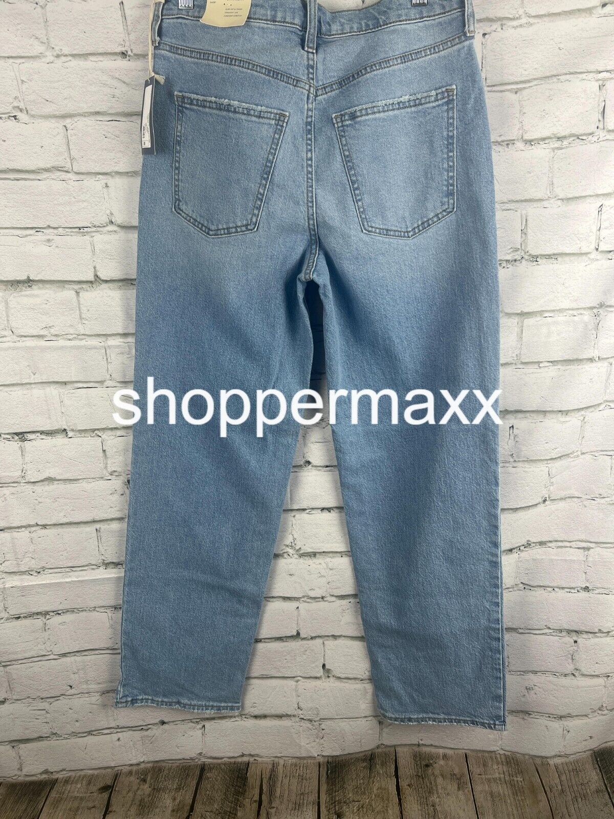 Women's High-Rise 90's Straight Jeans - Universal Thread, Light Wash, Size 8(S)