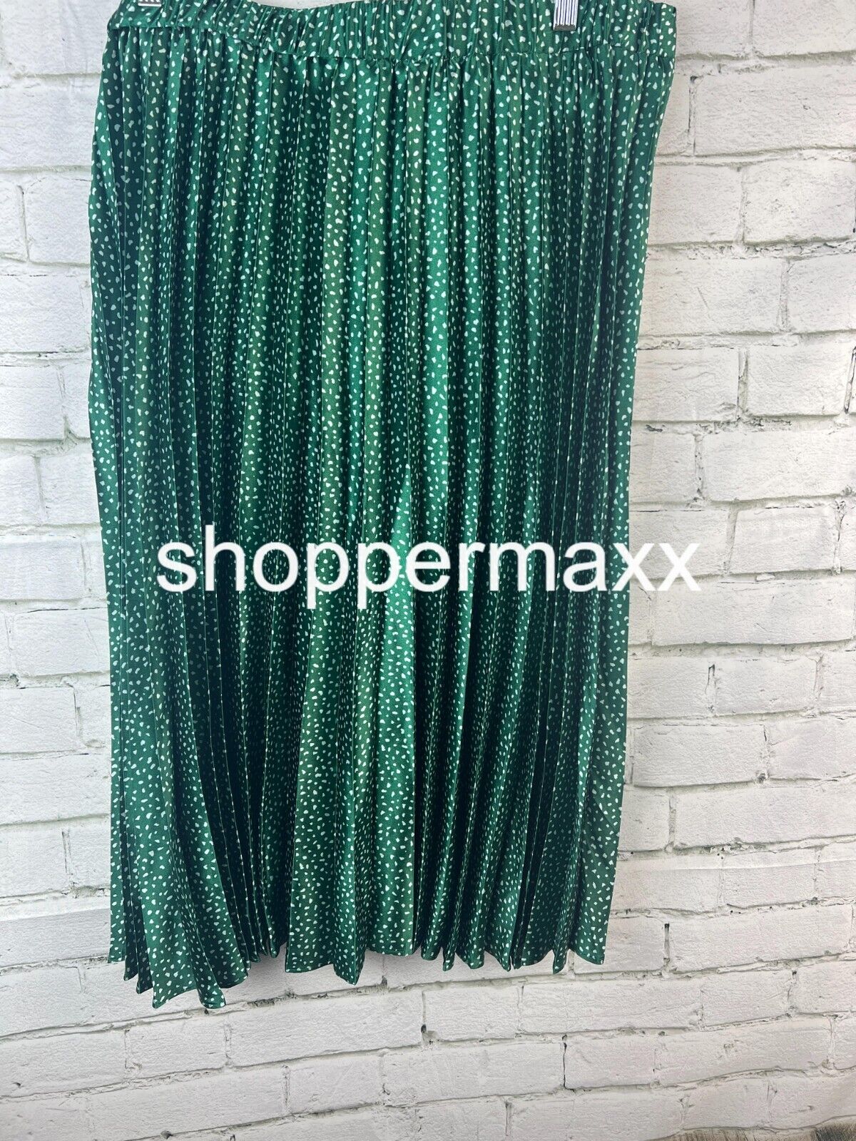 Women's Pleated Satin Midi A-Line Skirt - Ava & Viv, Green Polka Dots, XX-Large