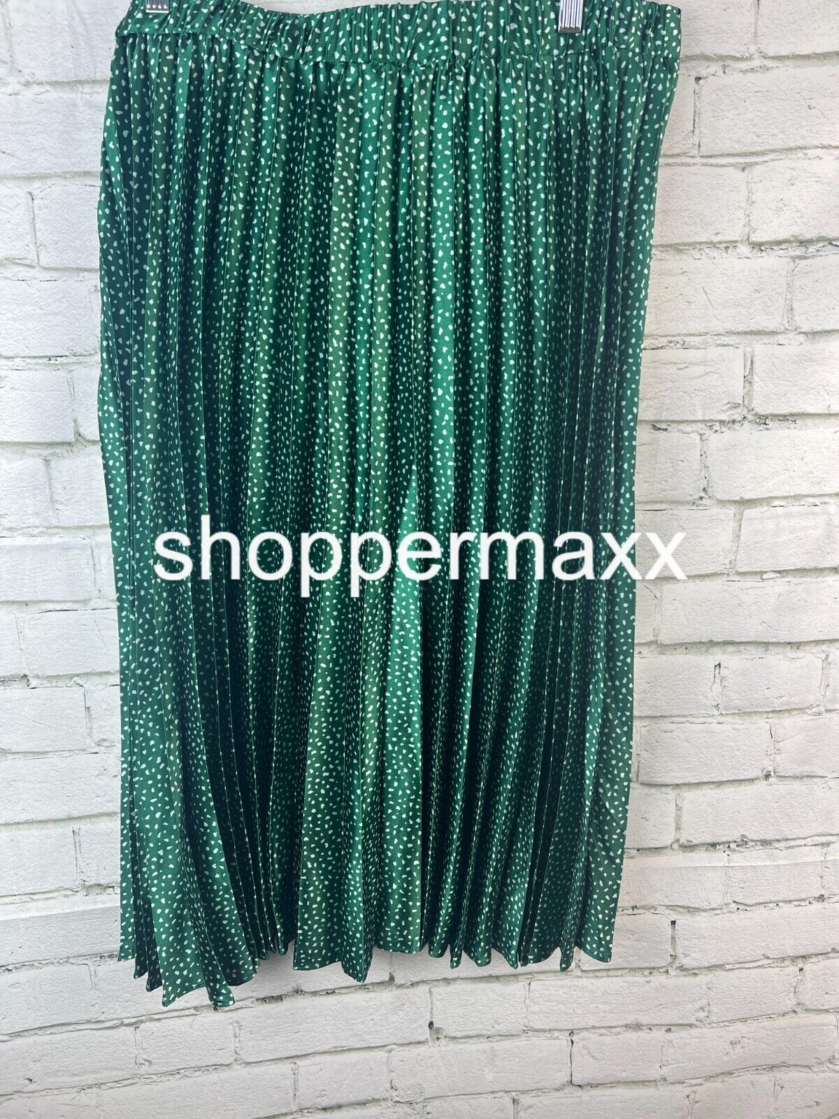Women's Pleated Satin Midi A-Line Skirt - Ava & Viv, Green Polka Dots, XX-Large