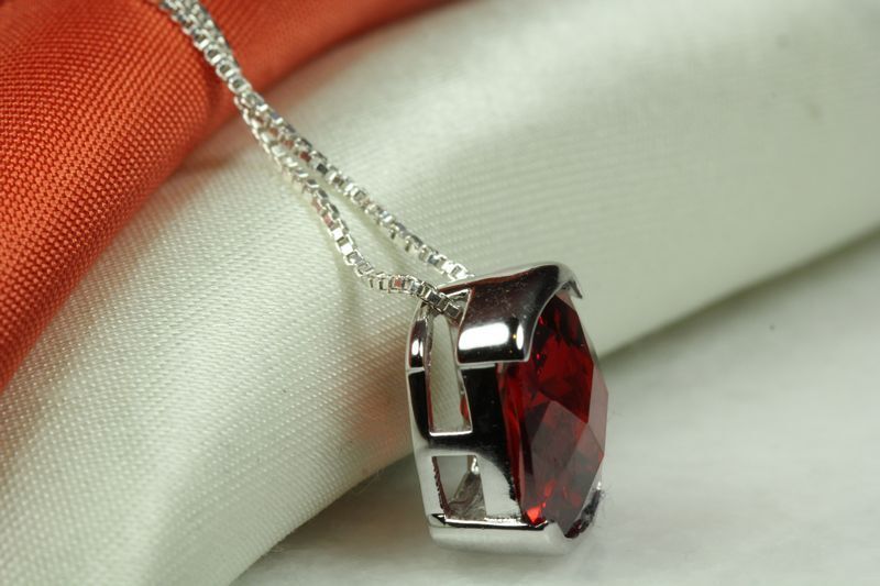 BRILLIANT CUT RED MULTIFACETED CZ PENDANT W CHAIN 925 STERLING SILVER~MXTUE