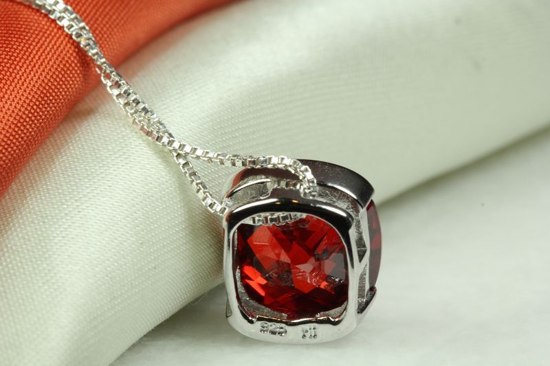BRILLIANT CUT RED MULTIFACETED CZ PENDANT W CHAIN 925 STERLING SILVER~MXTUE