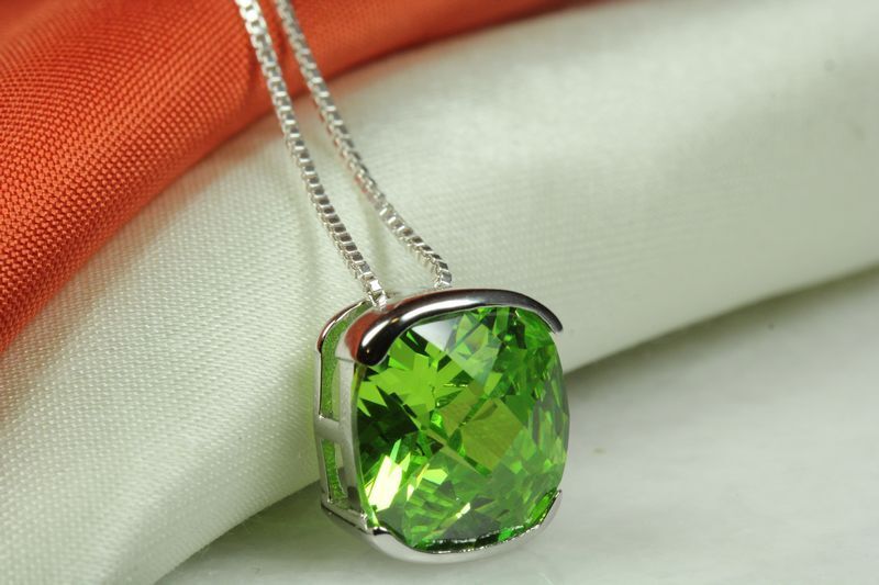 BRILLIANT MULTI FACET CUT PERIDOT CZ PENDANT W CHAIN 925 STERLING SILVER~MXSAT