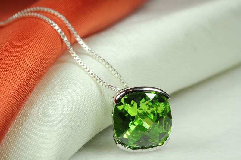BRILLIANT MULTI FACET CUT PERIDOT CZ PENDANT W CHAIN 925 STERLING SILVER~MXSAT