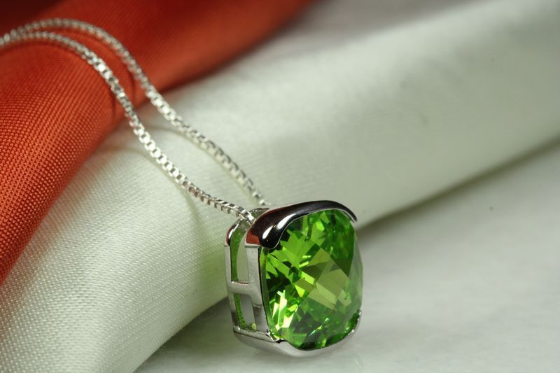 BRILLIANT MULTI FACET CUT PERIDOT CZ PENDANT W CHAIN 925 STERLING SILVER~MXSAT