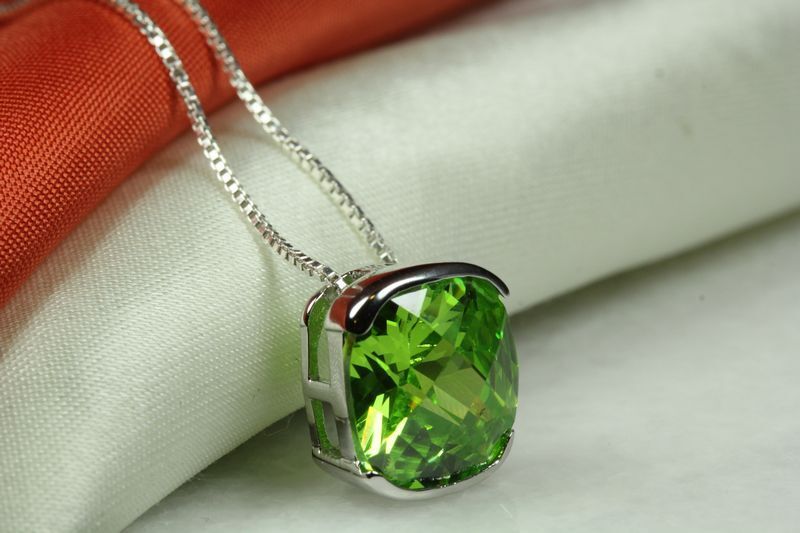 BRILLIANT MULTI FACET CUT PERIDOT CZ PENDANT W CHAIN 925 STERLING SILVER~MXSAT