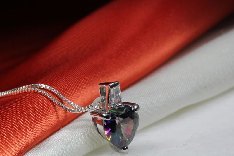 5.38 CARAT HEART CZ MYSTIC RAINBOW PEACOCK FIRE TOPAZ NECKLACE PENDANT-MTS-7PXM
