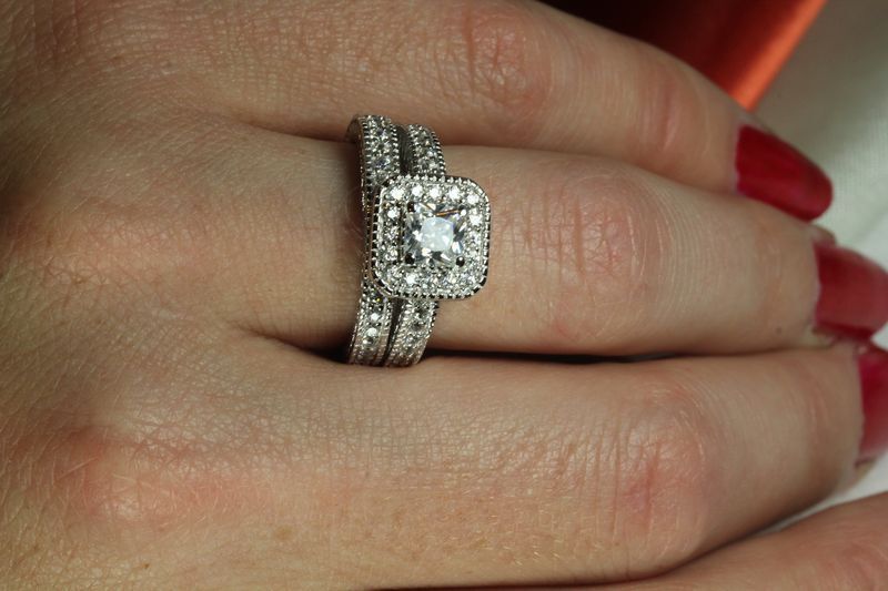BEAUTIFUL CLASSIC 2.3C STERLING SILVER CZ ENGAGEMENT RING WEDDING RING HALO SET