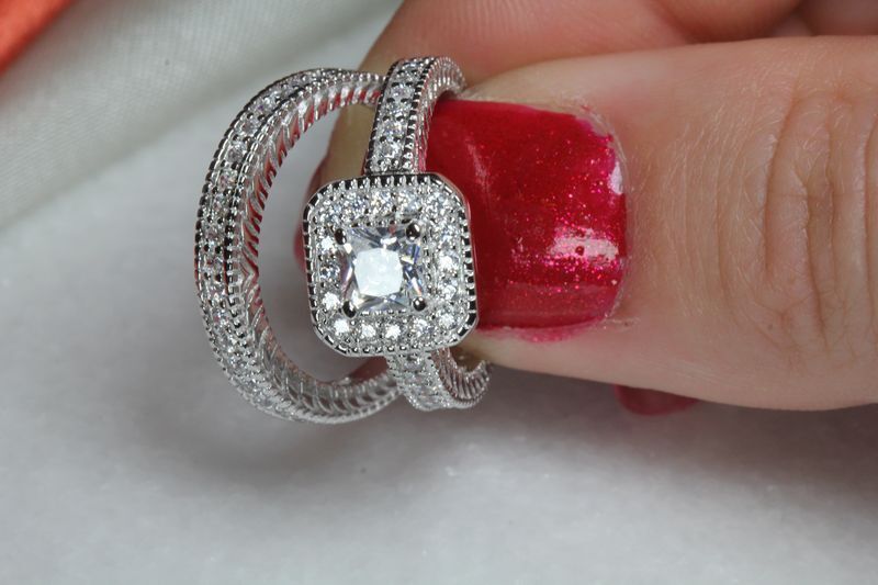 BEAUTIFUL CLASSIC 2.3C STERLING SILVER CZ ENGAGEMENT RING WEDDING RING HALO SET