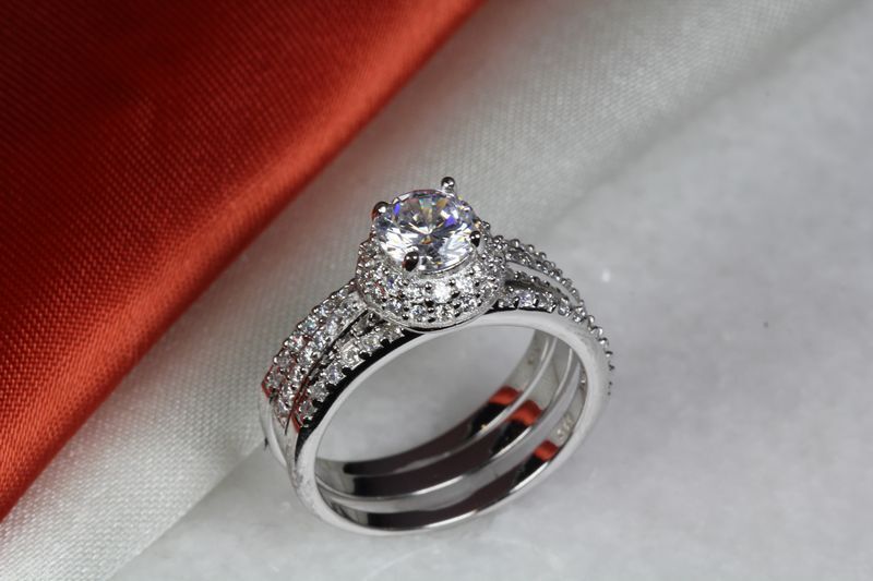 1.73 CTW BRAND NEW WOMENS HALO CUBIC ZIRCONIA WEDDING RING ENGAGEMENT RING SET