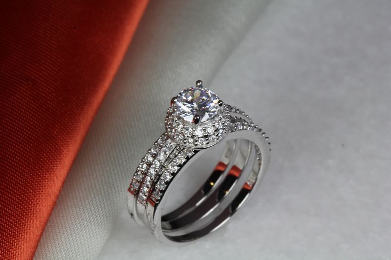 1.73 CTW BRAND NEW WOMENS HALO CUBIC ZIRCONIA WEDDING RING ENGAGEMENT RING SET
