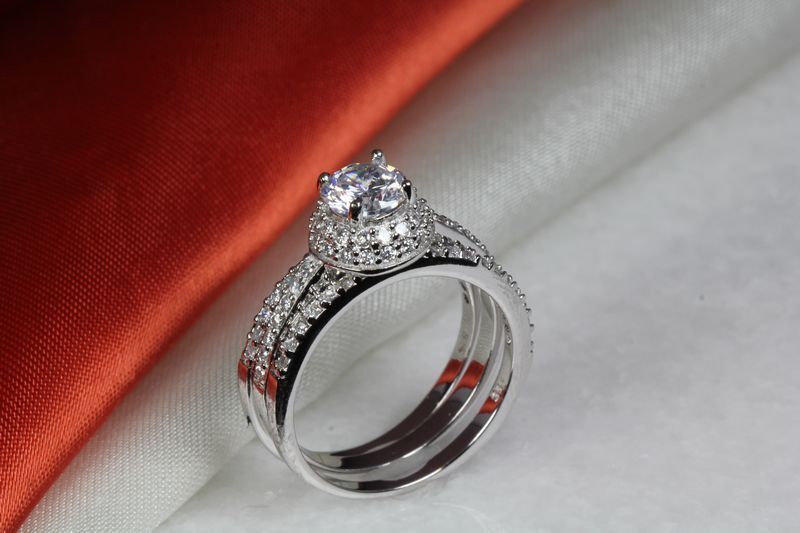 1.73 CTW BRAND NEW WOMENS HALO CUBIC ZIRCONIA WEDDING RING ENGAGEMENT RING SET
