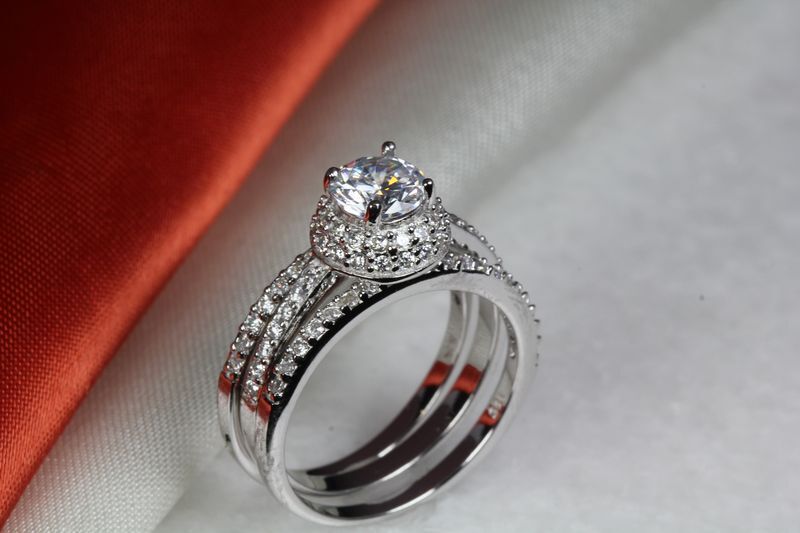 1.73 CTW BRAND NEW WOMENS HALO CUBIC ZIRCONIA WEDDING RING ENGAGEMENT RING SET