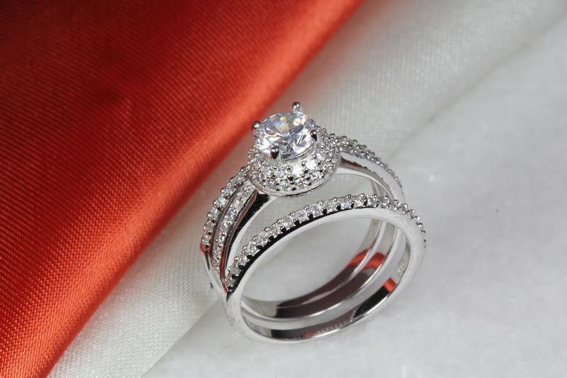 1.73 CTW BRAND NEW WOMENS HALO CUBIC ZIRCONIA WEDDING RING ENGAGEMENT RING SET