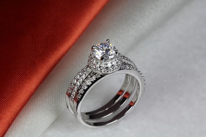 1.73 CTW BRAND NEW WOMENS HALO CUBIC ZIRCONIA WEDDING RING ENGAGEMENT RING SET