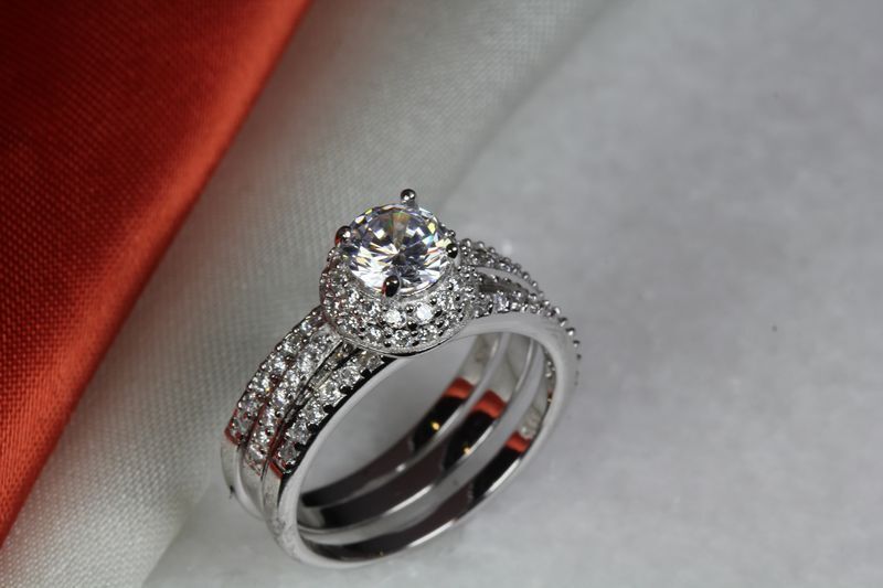 1.73 CTW BRAND NEW WOMENS HALO CUBIC ZIRCONIA WEDDING RING ENGAGEMENT RING SET