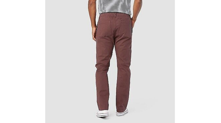DENIZEN from Levi's Men's Comfort Straight Fit Chino Pants - Mahogany, Size XS
