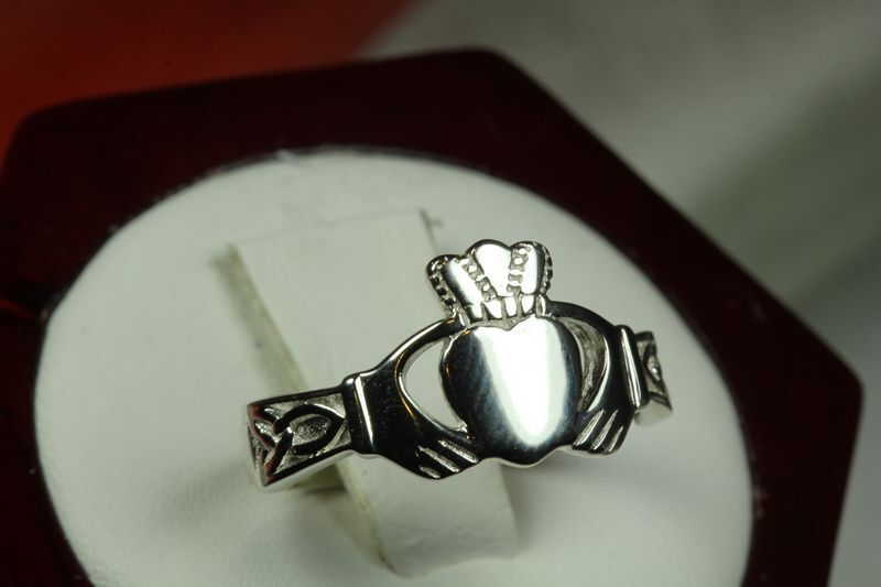 CLASSIC WOMENS  CLADDAGH RING STERLING SILVER 925 PLAIN BAND CELTIC KNOT SZ 6-10