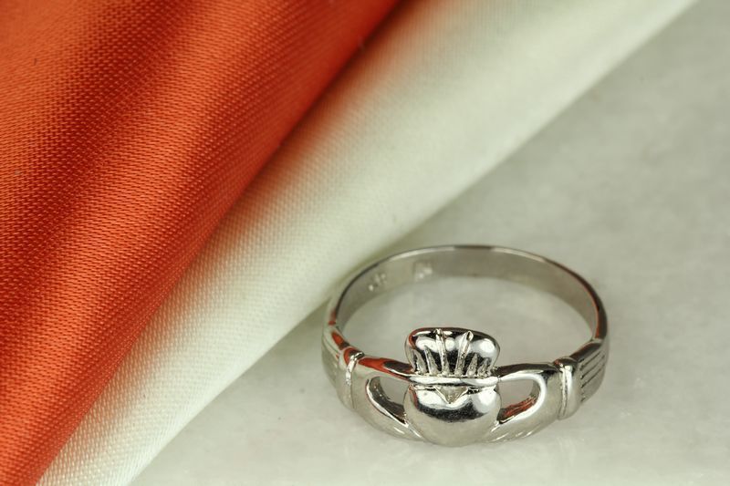 925 STERLING SILVER CLADDAGH CELTIC RING ~Sz 4-to-10~ST-O2