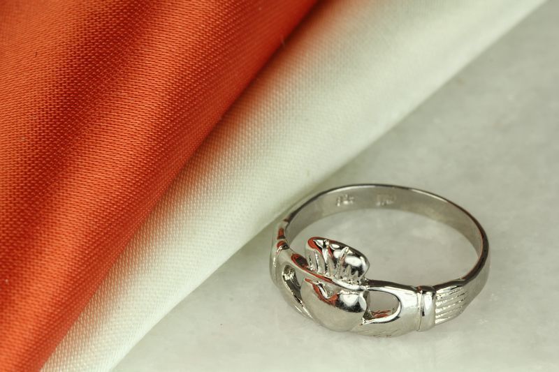 925 STERLING SILVER CLADDAGH CELTIC RING ~Sz 4-to-10~ST-O2