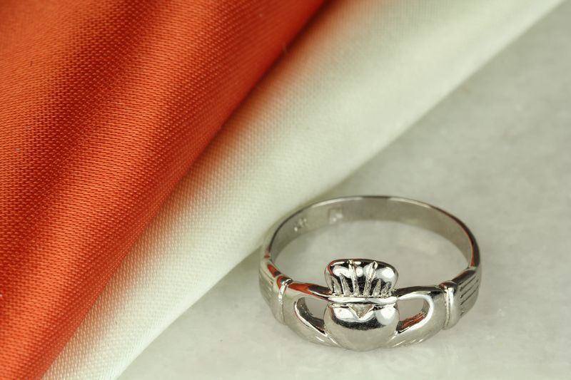 925 STERLING SILVER CLADDAGH CELTIC RING ~Sz 4-to-10~ST-O2