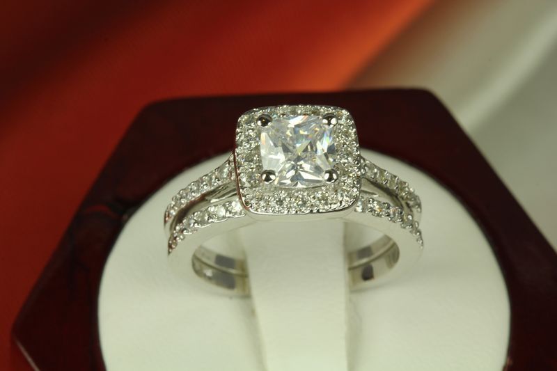 3.8 CT STERLING SILVER PRINCESS CZ PAVE BRIDAL ENGAGEMENT WEDDING HALO RING SET