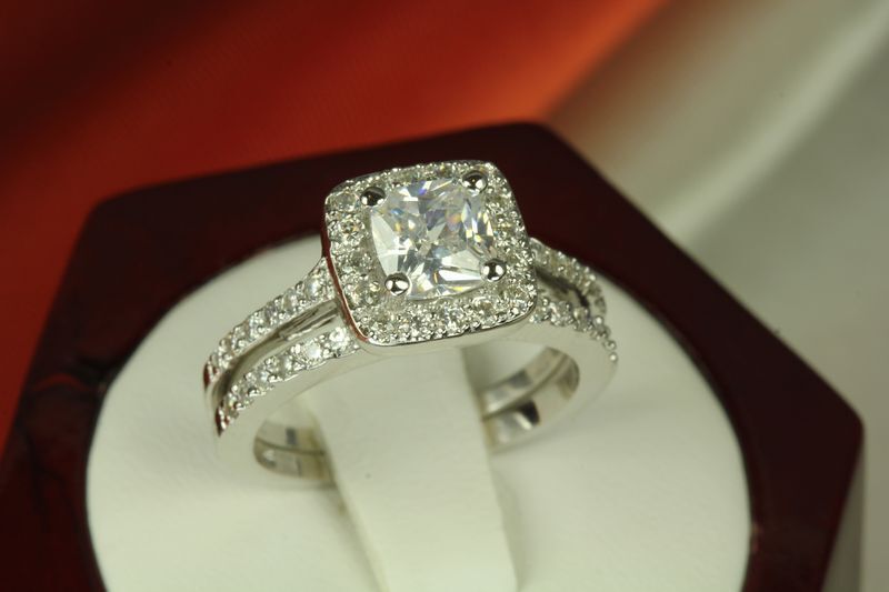 3.8 CT STERLING SILVER PRINCESS CZ PAVE BRIDAL ENGAGEMENT WEDDING HALO RING SET