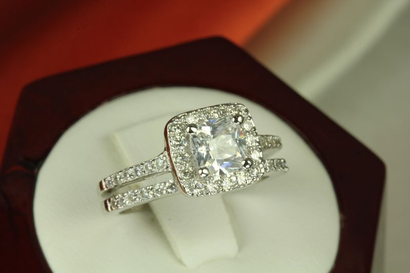 3.8 CT STERLING SILVER PRINCESS CZ PAVE BRIDAL ENGAGEMENT WEDDING HALO RING SET