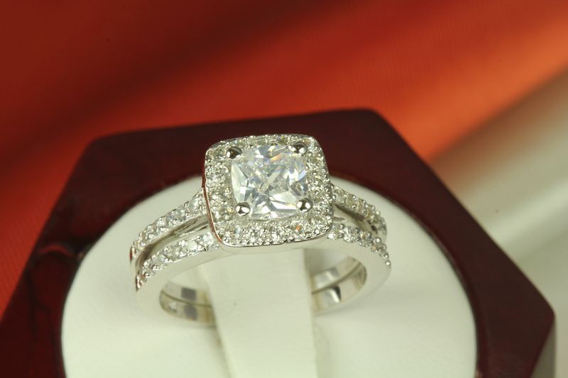 3.8 CT STERLING SILVER PRINCESS CZ PAVE BRIDAL ENGAGEMENT WEDDING HALO RING SET