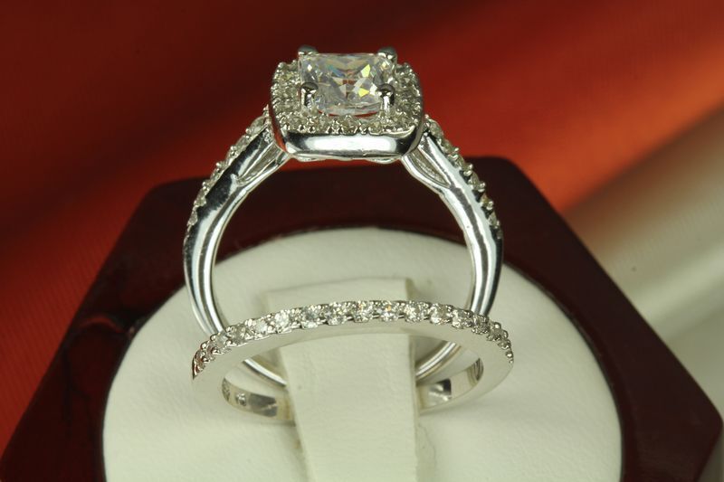 3.8 CT STERLING SILVER PRINCESS CZ PAVE BRIDAL ENGAGEMENT WEDDING HALO RING SET