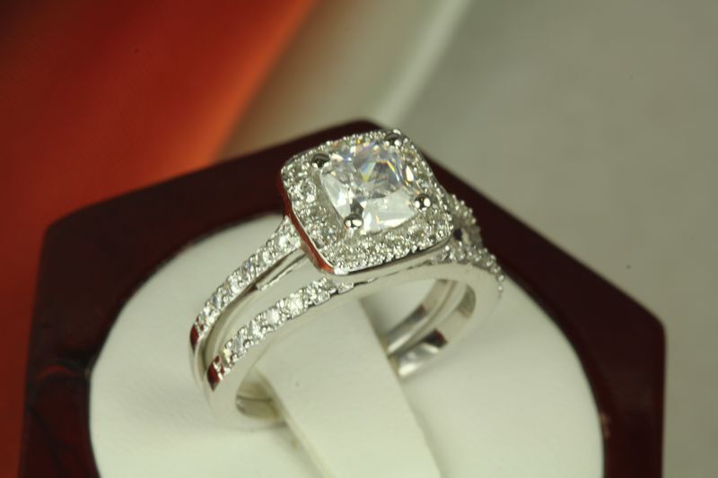 3.8 CT STERLING SILVER PRINCESS CZ PAVE BRIDAL ENGAGEMENT WEDDING HALO RING SET