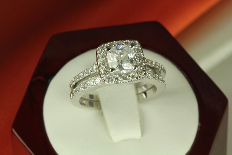 3.8 CT STERLING SILVER PRINCESS CZ PAVE BRIDAL ENGAGEMENT WEDDING HALO RING SET