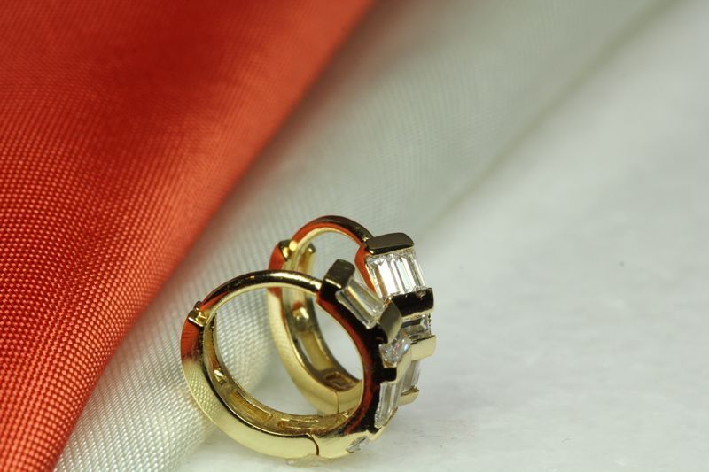 CUTE 10K GOLD PLATED STERLING SILVER CZ HUGGIE HOOP EARRING-5 STONES EACH