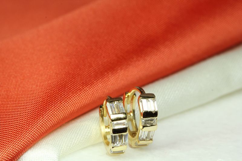 CUTE 10K GOLD PLATED STERLING SILVER CZ HUGGIE HOOP EARRING-5 STONES EACH