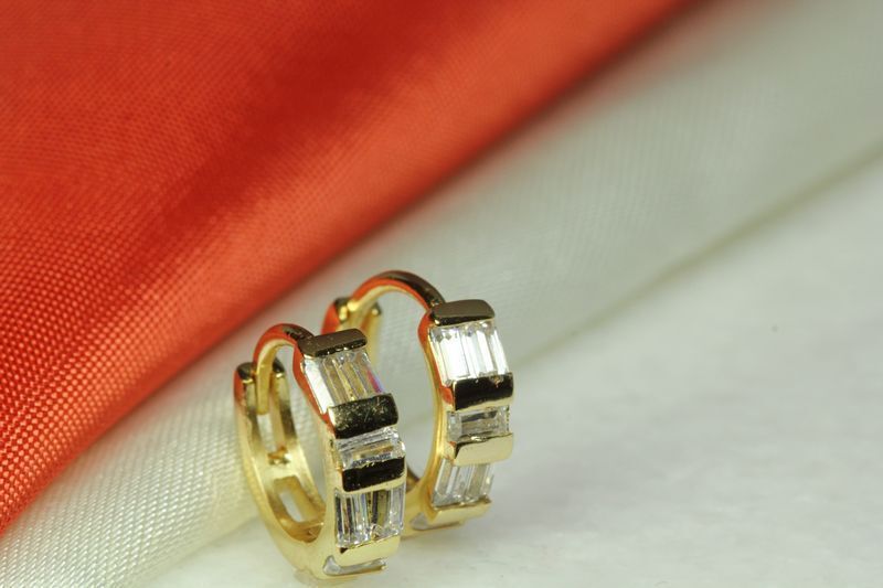 CUTE 10K GOLD PLATED STERLING SILVER CZ HUGGIE HOOP EARRING-5 STONES EACH