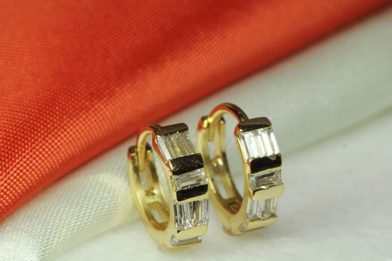 CUTE 10K GOLD PLATED STERLING SILVER CZ HUGGIE HOOP EARRING-5 STONES EACH