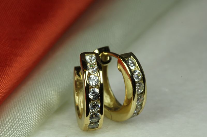 10K GOLD PLATED 925 STERLING SILVER HUGGIE HOOP EARRING 7 ROUND STONES EACH