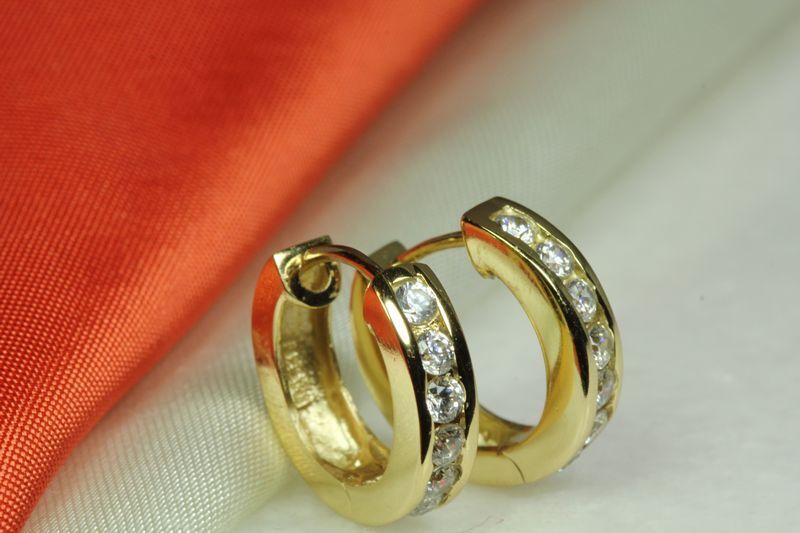 10K GOLD PLATED 925 STERLING SILVER HUGGIE HOOP EARRING 7 ROUND STONES EACH