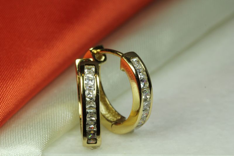 10K GOLD PLATED 925 STERLING SILVER HUGGIE HOOP CZ EARRING 8 SQUARE CZs EACH