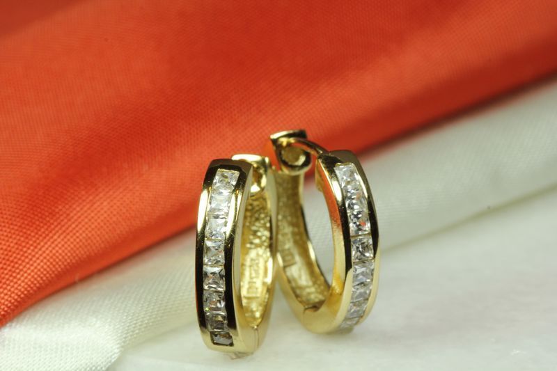 10K GOLD PLATED 925 STERLING SILVER HUGGIE HOOP CZ EARRING 8 SQUARE CZs EACH
