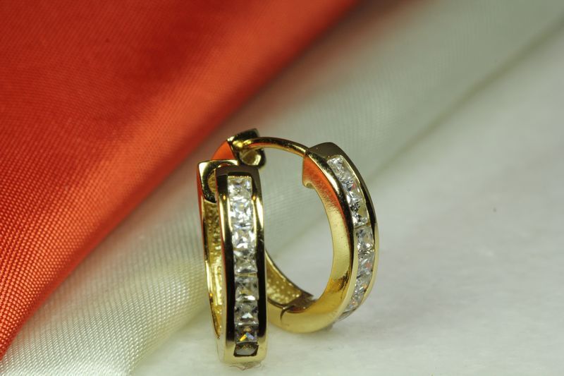 10K GOLD PLATED 925 STERLING SILVER HUGGIE HOOP CZ EARRING 8 SQUARE CZs EACH