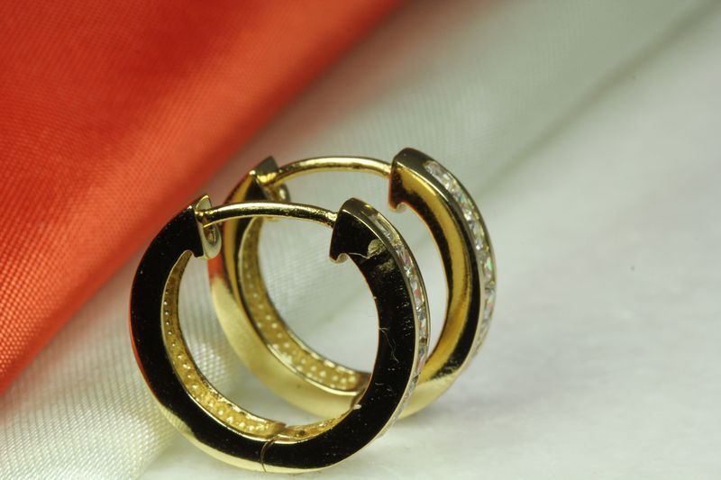 10K GOLD PLATED 925 STERLING SILVER HUGGIE HOOP CZ EARRING 8 SQUARE CZs EACH