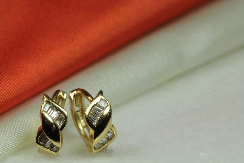 10K GOLD PLATED 925 STERLING SILVER TAPERED HUGGIE HOOP CZ EARRINGS ~ 6CZs EACH