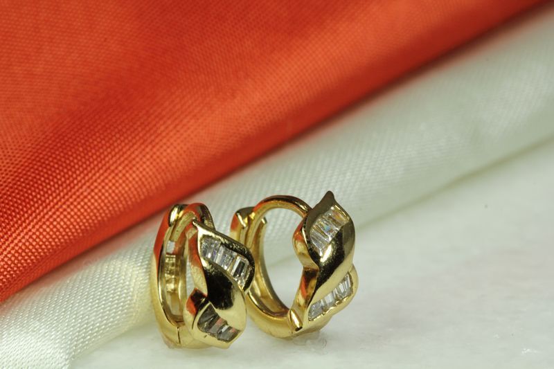 10K GOLD PLATED 925 STERLING SILVER TAPERED HUGGIE HOOP CZ EARRINGS ~ 6CZs EACH