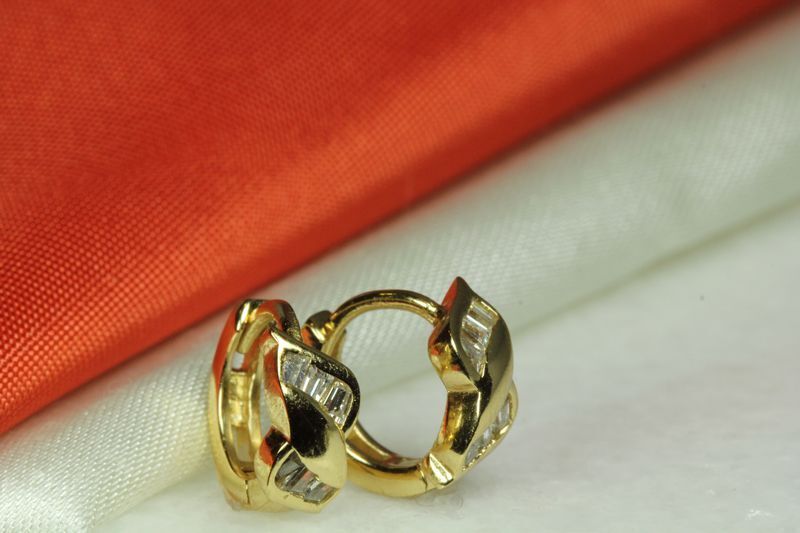 10K GOLD PLATED 925 STERLING SILVER TAPERED HUGGIE HOOP CZ EARRINGS ~ 6CZs EACH