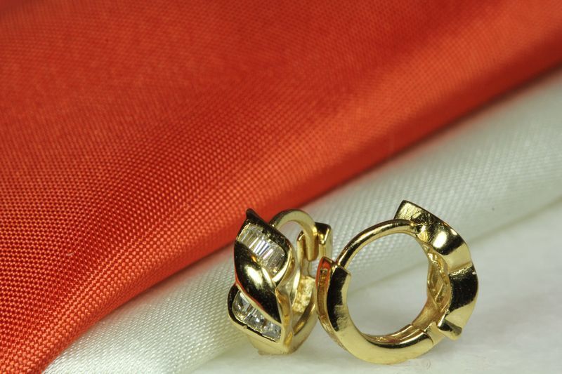 10K GOLD PLATED 925 STERLING SILVER TAPERED HUGGIE HOOP CZ EARRINGS ~ 6CZs EACH