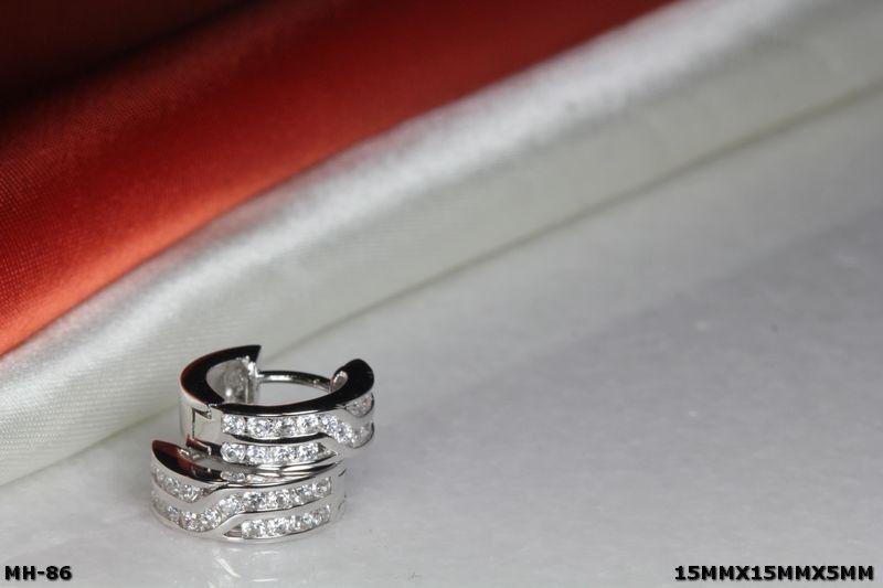 BEAUTIFUL CROSS OVER CZ  RHODIUM PLATED STERLING SILVER 925 HUGGIE HOOP EARRINGS
