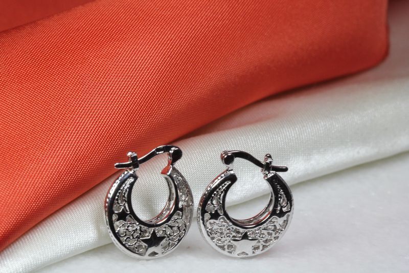 925 STERLING SILVER BEAUTIFUL FILIGREE STAR HUGGIE HOOP EARRINGS~MH-78~MAXX-S