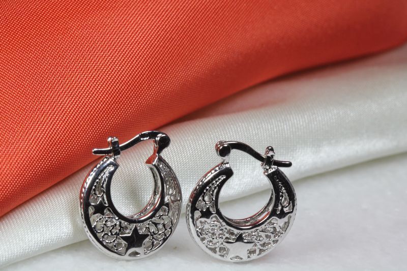 925 STERLING SILVER BEAUTIFUL FILIGREE STAR HUGGIE HOOP EARRINGS~MH-78~MAXX-S