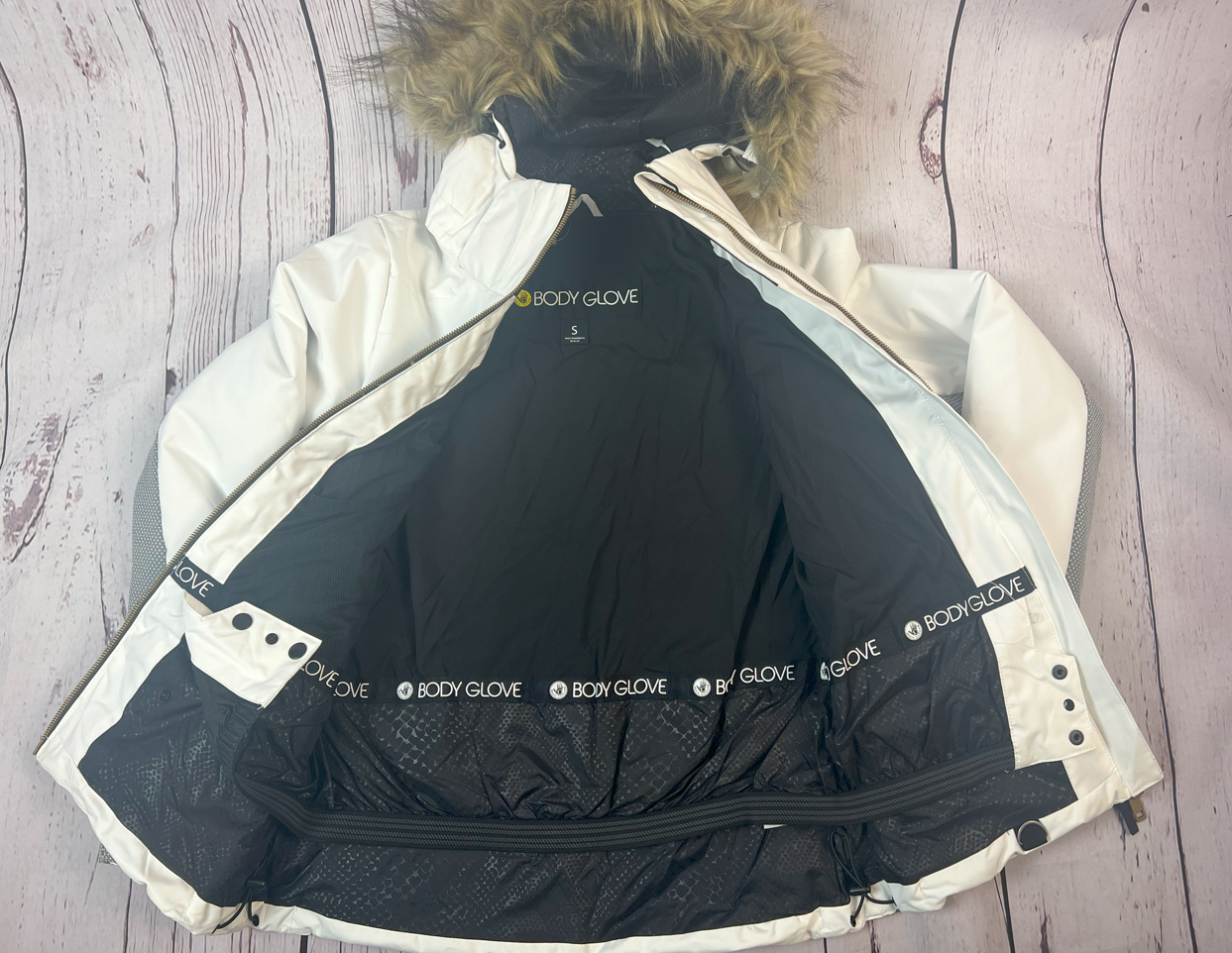 Body Glove Women's Softshell Ski Jacket Snow Jacket Hooded Winter Jacket Coat WT